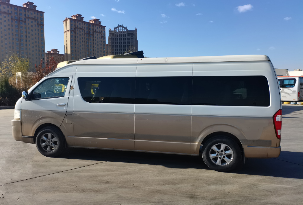敦煌17座中巴车旅游包租车